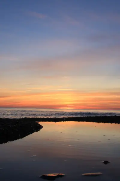 Coucher de soleil sur mer calme