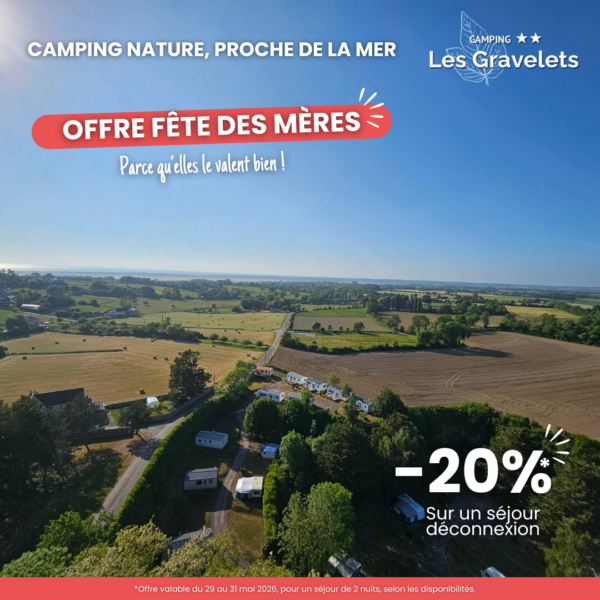 Vue aérienne camping nature près de la mer